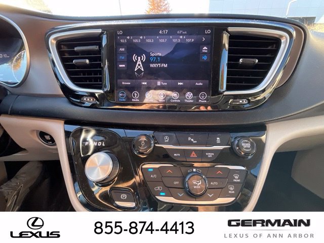Used 2018 Chrysler Pacifica Touring-L Plus w/ Tire & Wheel Group FWD image 17