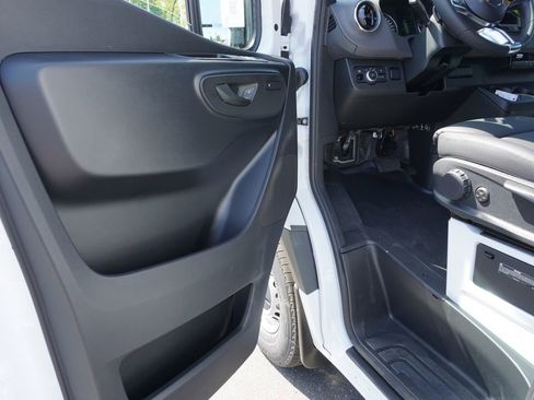 New 2025 Mercedes-Benz Sprinter 2500 image 31