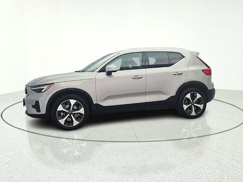 Used 2024 Volvo XC40 B5 Plus AWD/4WD image 4