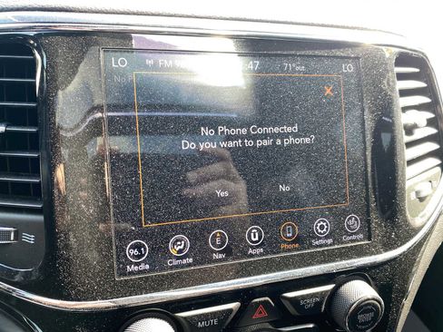 Used 2021 Jeep Grand Cherokee Limited w/ Luxury Group II image 25