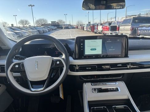 New 2026 Lincoln Aviator Reserve image 17