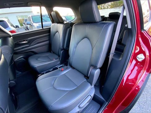 Used 2024 Toyota Grand Highlander XLE image 20