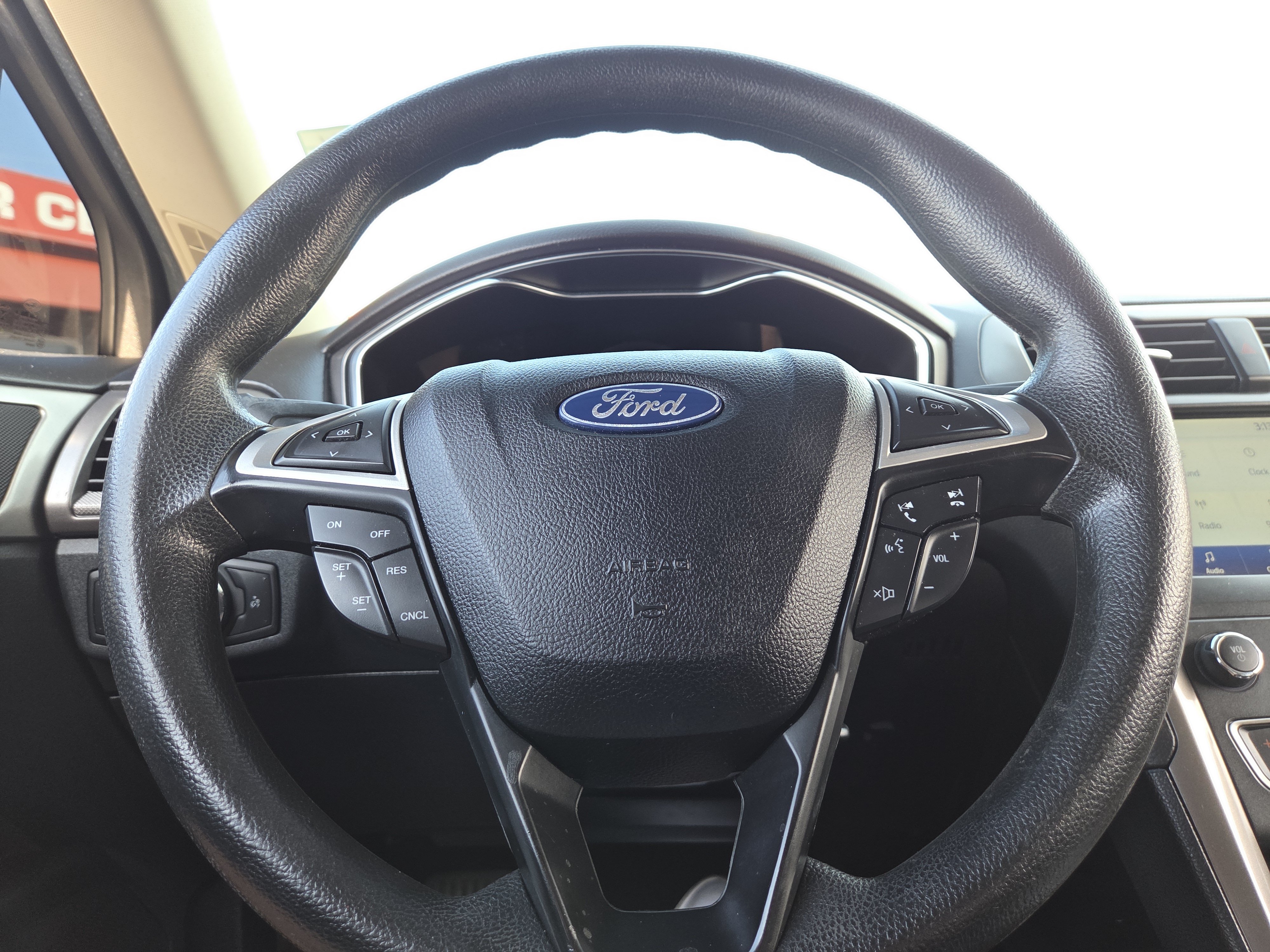 Used 2020 Ford Fusion SE FWD image 16