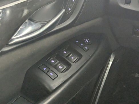 Used 2018 Cadillac Escalade Platinum image 16