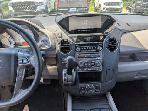 Used 2015 Honda Pilot Touring image 19