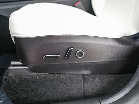 Used 2023 Tesla Model Y Long Range AWD/4WD image 21
