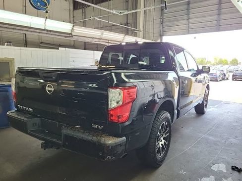 Used 2023 Nissan Titan SV RWD image 4