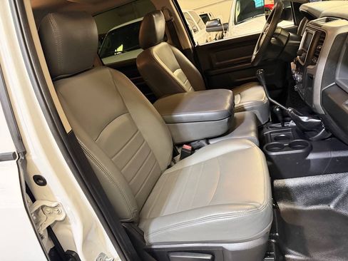 Used 2017 RAM 3500 Tradesman w/ Chrome Appearance Group AWD/4WD image 9