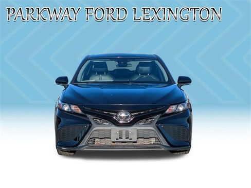 Used 2022 Toyota Camry SE image 5