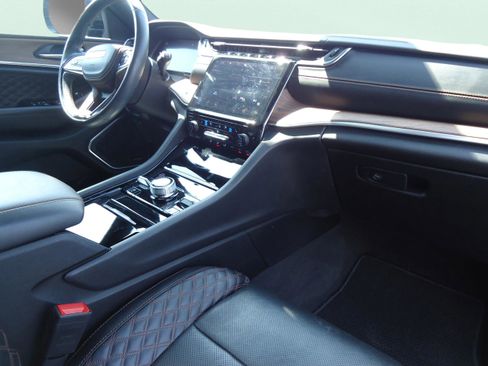 Used 2021 Jeep Grand Cherokee L Summit w/ Luxury Tech Group V image 30