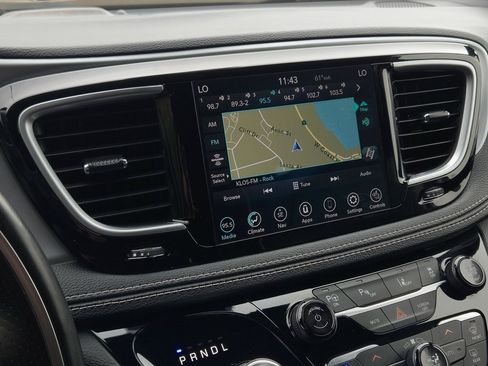 Used 2020 Chrysler Pacifica Limited w/ Advanced Safetytec Group image 16