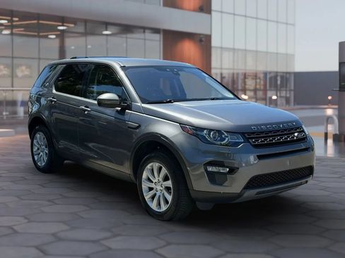 Used 2018 Land Rover Discovery Sport SE AWD/4WD image 8