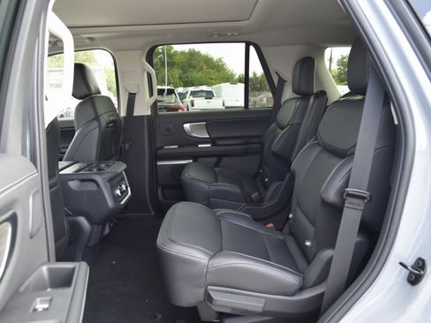 New 2025 Ford Expedition Platinum w/ Driver's Package image 20