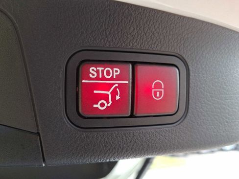 Certified 2025 Mercedes-Benz GLA 250 4MATIC image 28