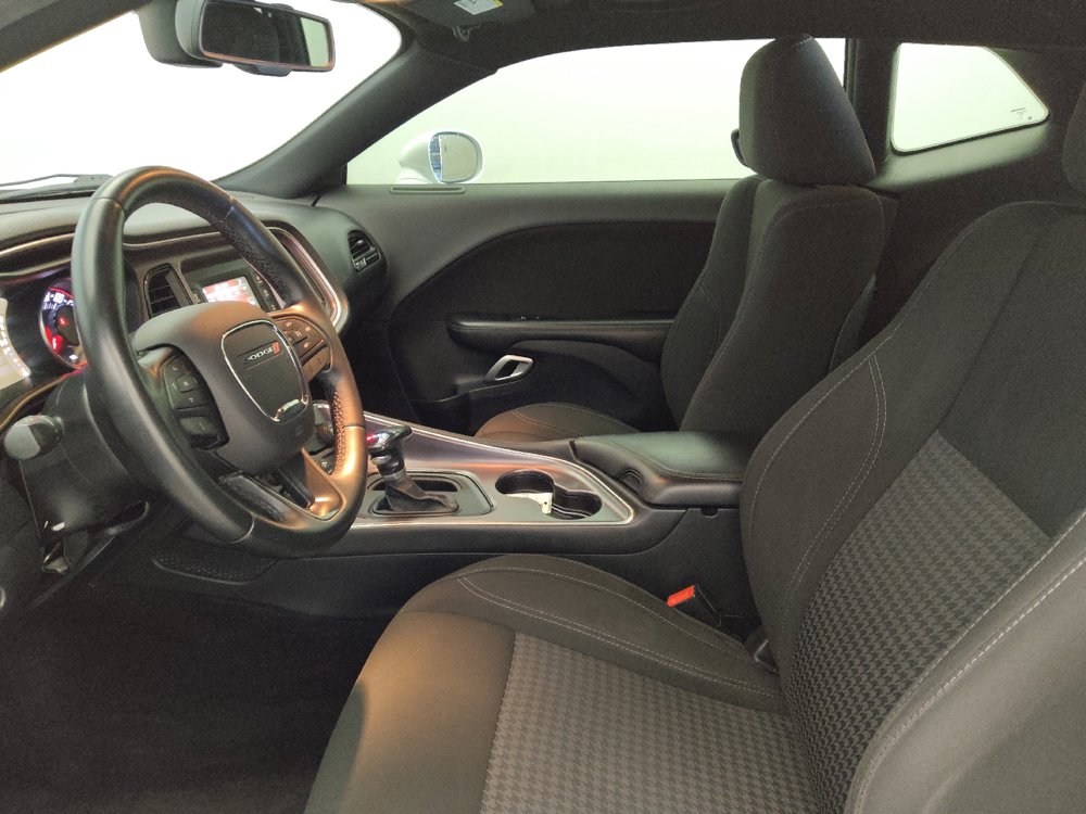 Used 2016 Dodge Challenger SXT RWD image 17