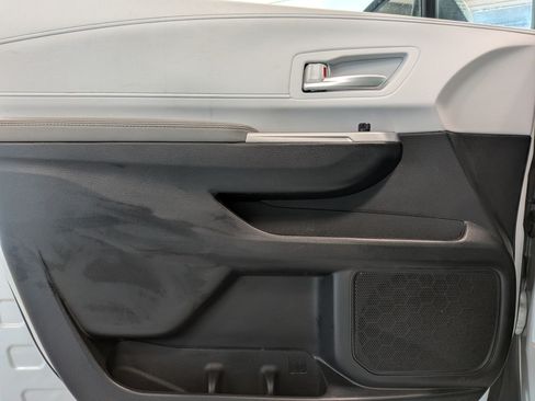 Certified 2025 Toyota Sienna XLE FWD image 13