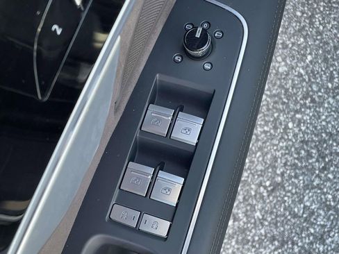 Used 2023 Audi A8 L 3.0T image 6