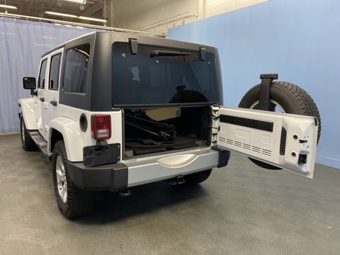 Certified 2015 Jeep Wrangler Unlimited Sahara w/ Dual Top Group image 25