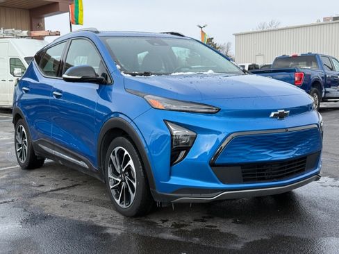 Used 2023 Chevrolet Bolt EUV Premier w/ Sun & Sound Package image 10