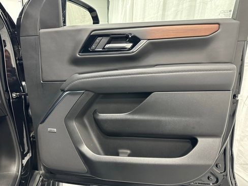 Used 2025 GMC Yukon XL Denali w/ Sun & Power Step Package image 55