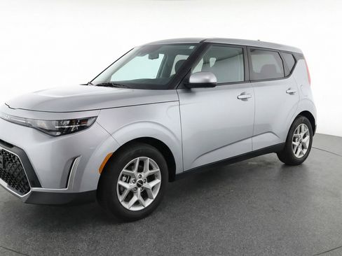 Used 2025 Kia Soul LX w/ LX Technology Package FWD image 3