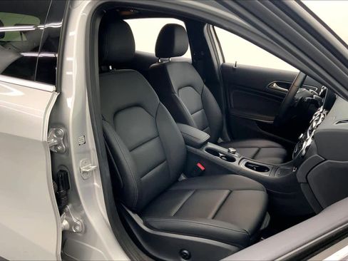 Used 2018 Mercedes-Benz GLA 250 image 11