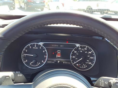 Used 2025 Nissan Pathfinder SV AWD/4WD image 18