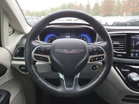 Used 2019 Chrysler Pacifica Touring-L Plus w/ Advanced Safetytec Group image 35