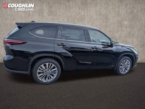 New 2026 Toyota Highlander Platinum image 8