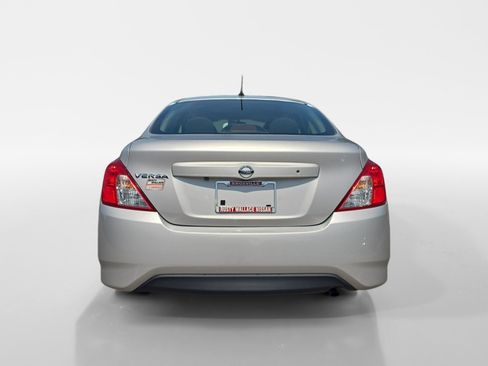 Used 2018 Nissan Versa S FWD image 4