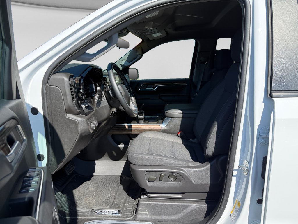 Used 2024 Chevrolet Silverado 1500 RST w/ Redline Edition AWD/4WD image 10