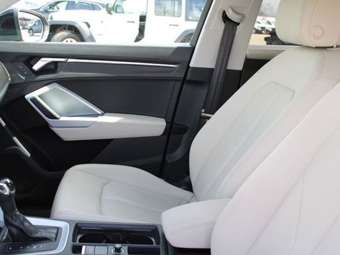Used 2020 Audi Q3 2.0T Premium Plus AWD/4WD image 32