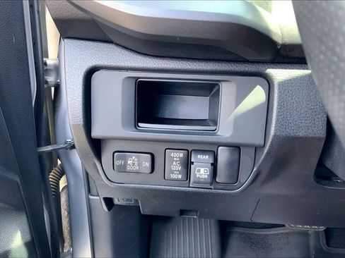 Used 2017 Toyota Tacoma TRD Sport w/ Tow Package (A/T) AWD/4WD image 36