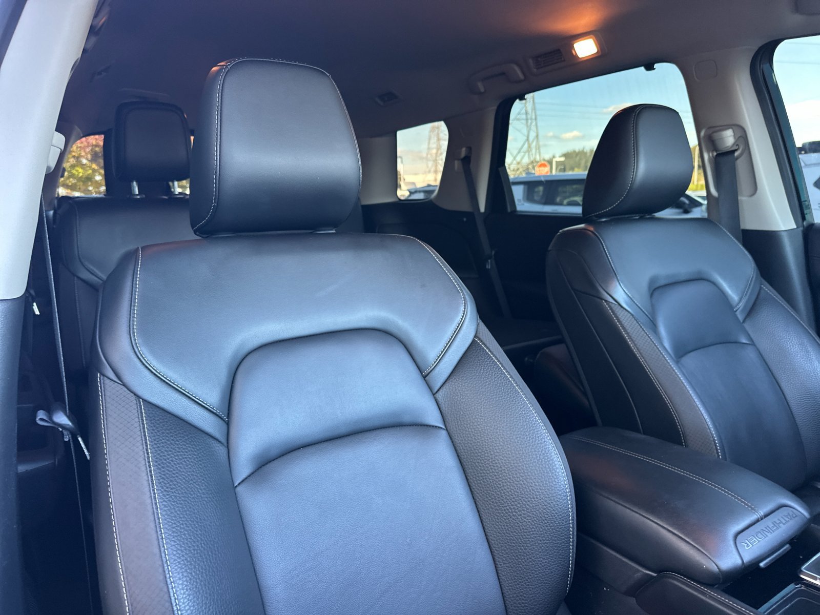 Used 2024 Nissan Pathfinder SL AWD/4WD image 16