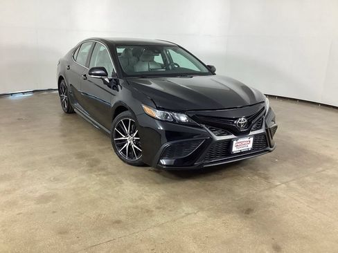 Used 2022 Toyota Camry SE FWD image 4