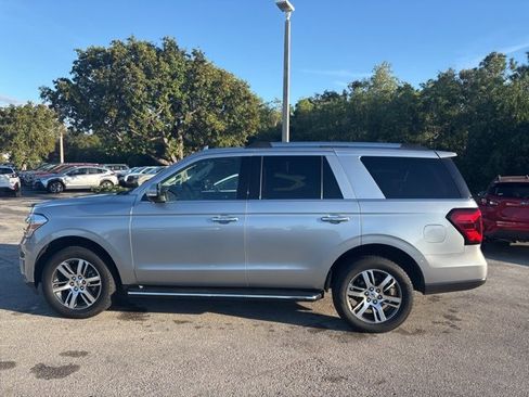 Used 2023 Ford Expedition Limited image 3