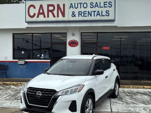 Used 2024 Nissan Kicks S image 1