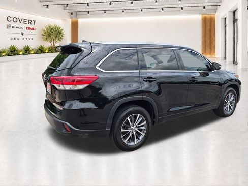 Used 2017 Toyota Highlander XLE FWD image 10