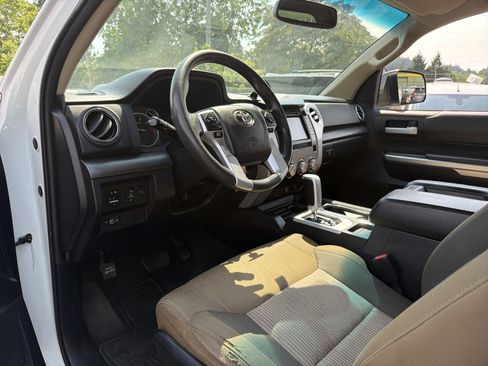 Used 2015 Toyota Tundra SR5 w/ SR5 Upgrade Package AWD/4WD image 7