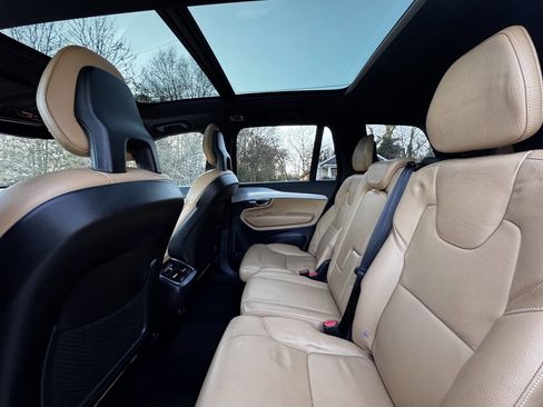 Used 2018 Volvo XC90 T5 Momentum w/ Convenience Package image 16