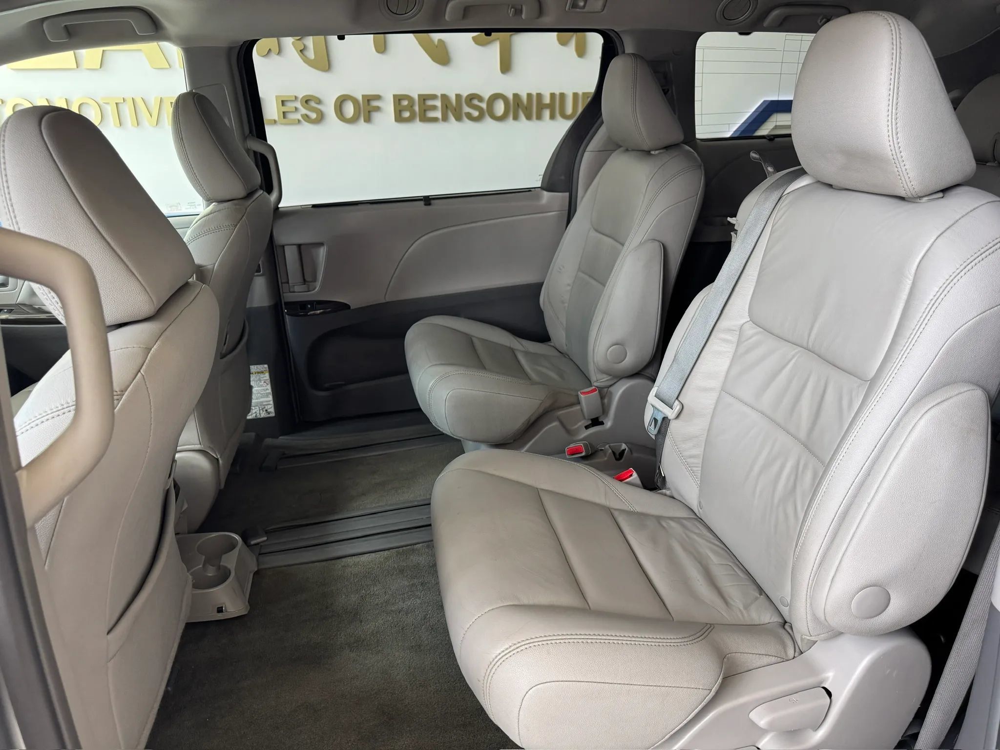 Used 2016 Toyota Sienna XLE FWD image 24