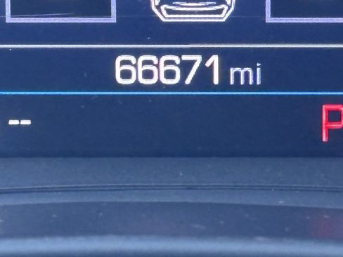 Used 2019 Chevrolet Equinox LT w/ Driver Convenience Package image 23