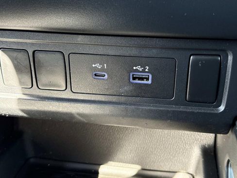 Used 2022 Nissan Frontier SV image 25