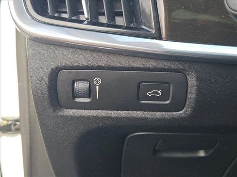 Used 2018 Volvo S90 T5 Momentum w/ Momentum Plus Package image 15