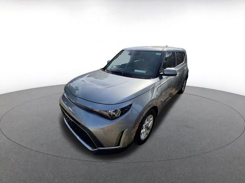 Used 2025 Kia Soul LX w/ LX Technology Package image 3
