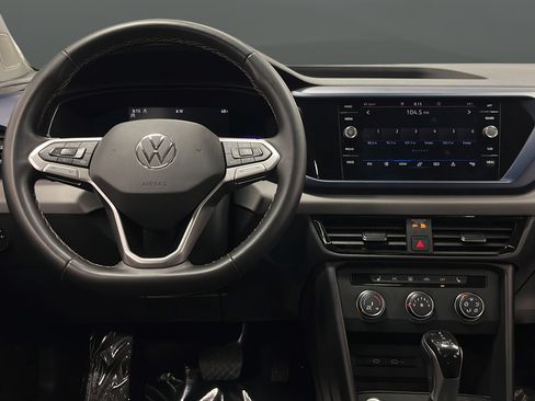 Used 2022 Volkswagen Taos SE w/ Panoramic Sunroof Package FWD image 11