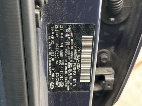 Used 2021 Hyundai Venue FWD image 11