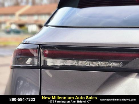 Used 2024 Nissan Ariya AWD image 9