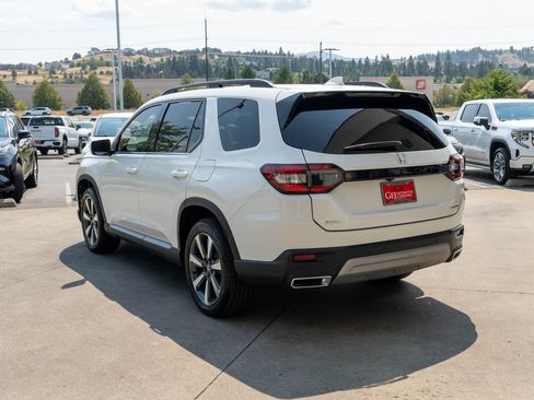 Used 2024 Honda Pilot Touring image 5