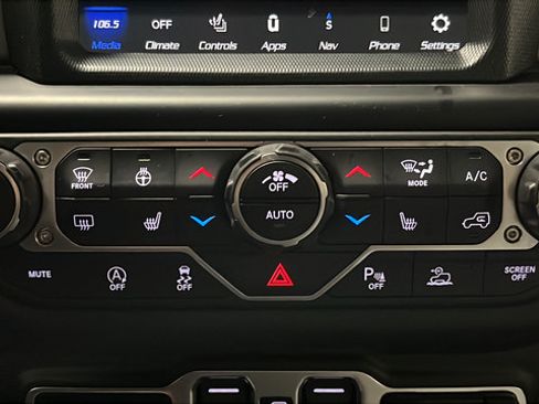 Used 2023 Jeep Gladiator Overland AWD/4WD image 17